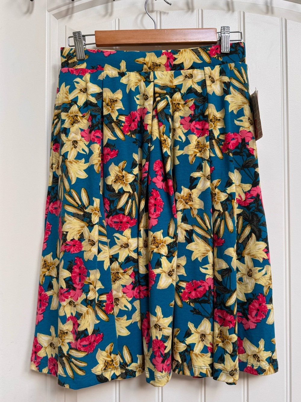 NWT LuLaRoe Madison Blue and Pink Tropical Print Skirt with Pockets. Size S